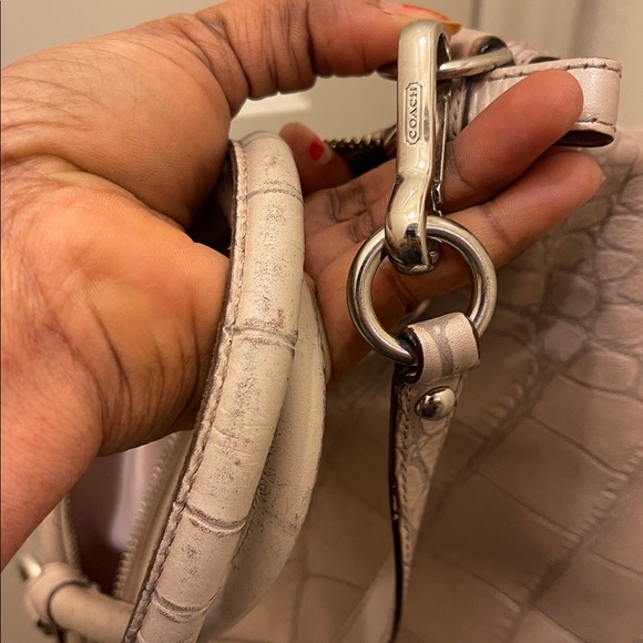 Coach, please check all picture of condition - Picture 16 of 17